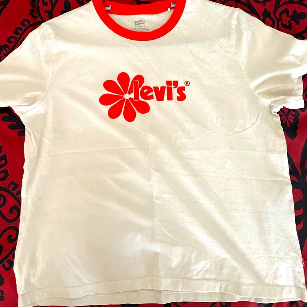 Levi’s tee shirt Med